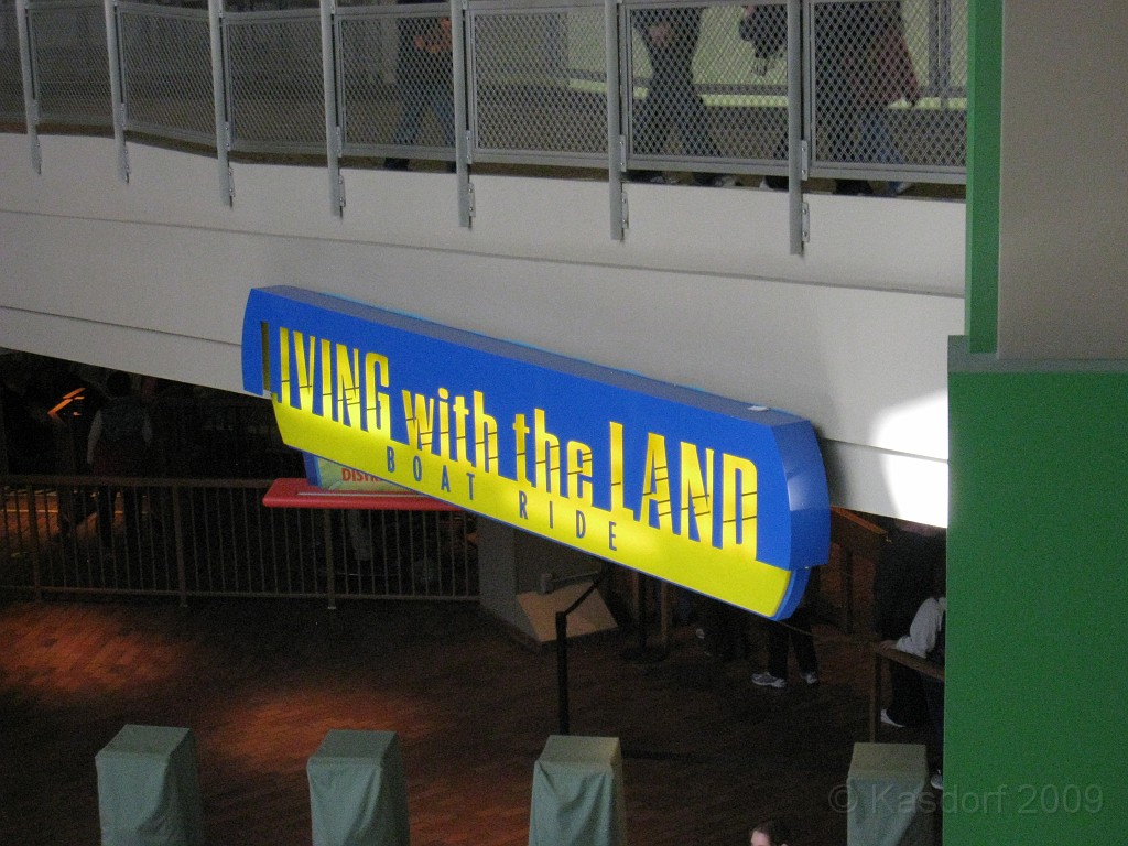 Disney 2010 D3 0560.jpg - January 9-11, 2010 Disney World Florida. Monday, up and ready to roll, took shuttle to Epcot. Caught a couple shows and took a lot of pictures. Finally had to call it a day to get to our plane to go home.